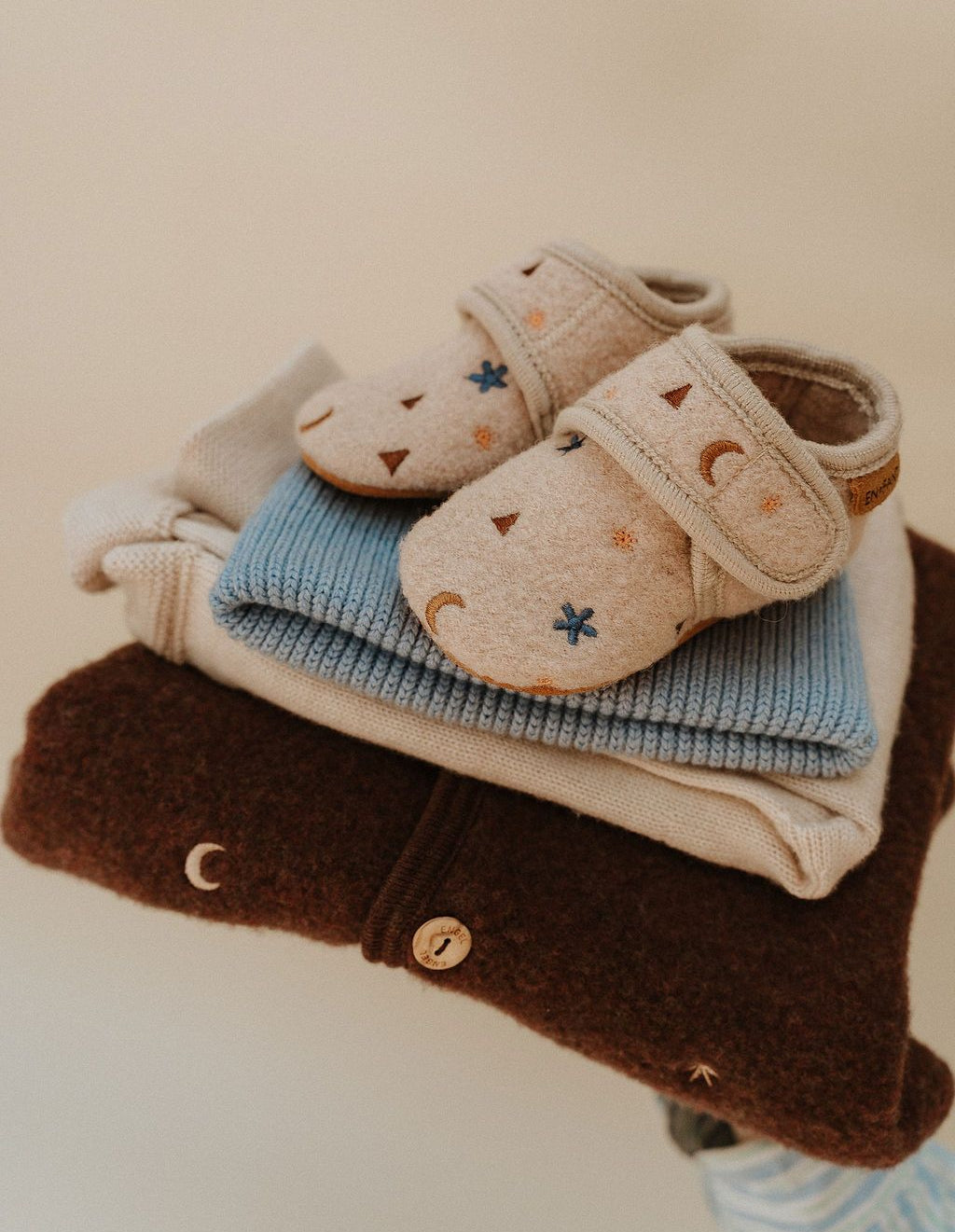 Babyschuhe beige Stickerei Limited Edition