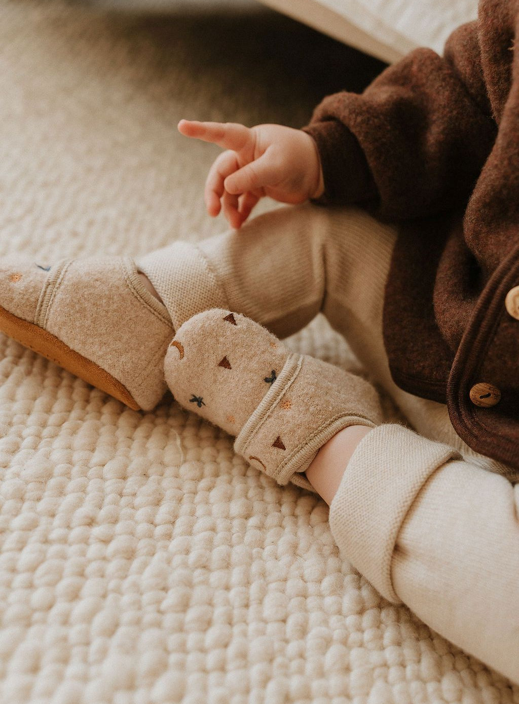 Babyschuhe beige Stickerei Limited Edition
