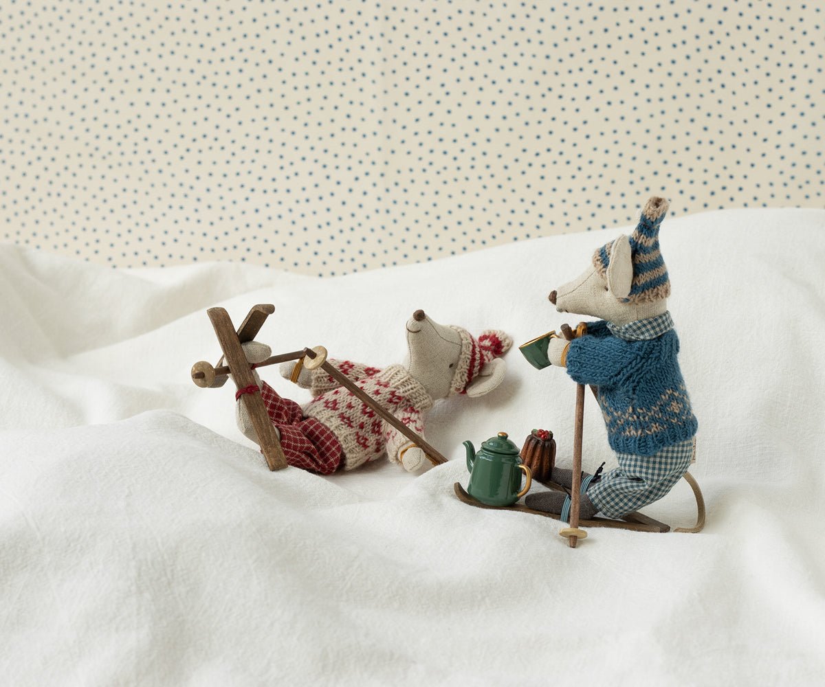 Winter mouse mum, with ski set - Charly's
