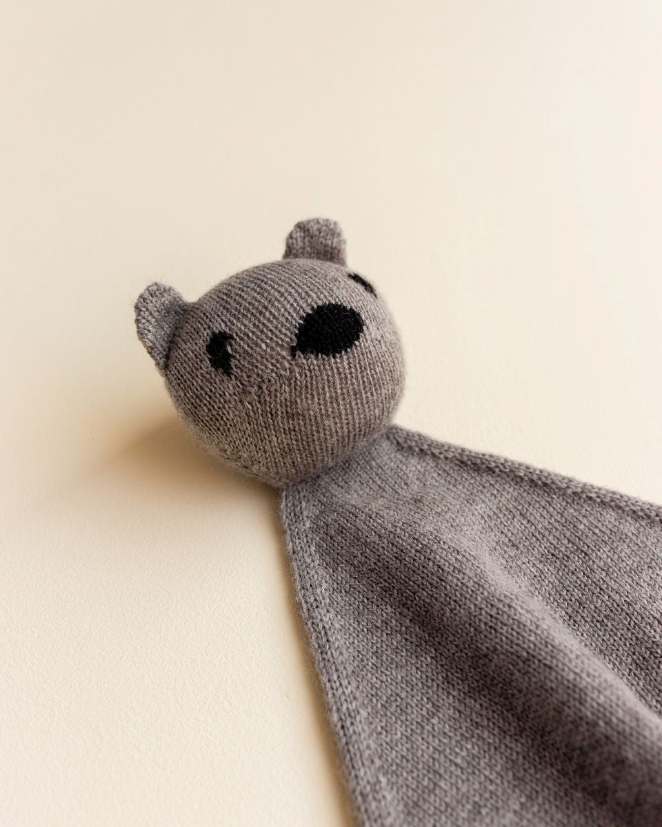 Teddy tokki otter zoom in hvid
